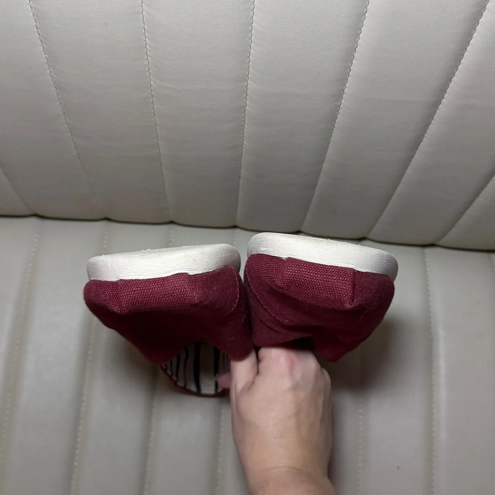 TOMS Burgundy Canvas Slip-On Shoes Men’s 9.5 (Women’s 11) Casual Comfort Flats